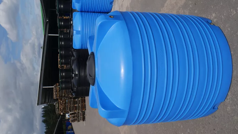 Емкость вертикальная пластиковая на 3000 литров