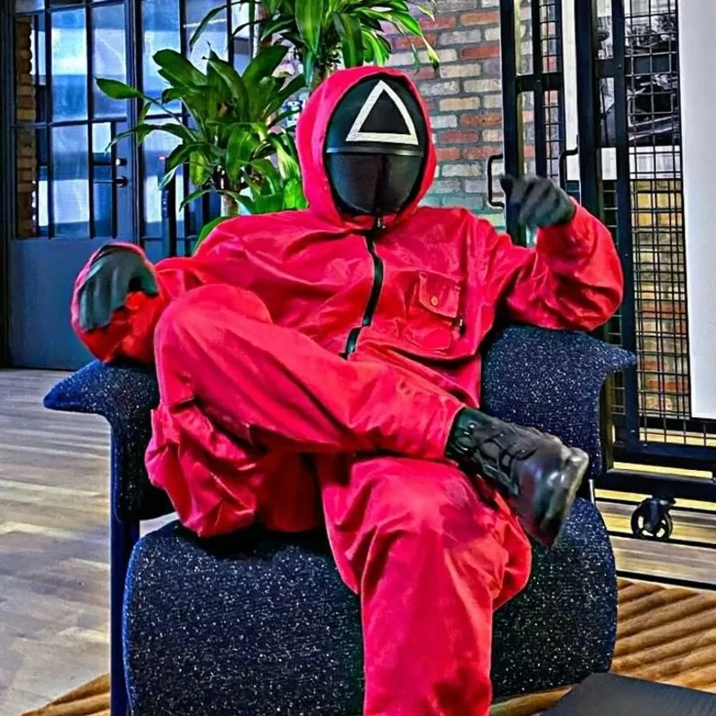 Маска Треугольник из топового корейского сериала Игра в кальмара 3