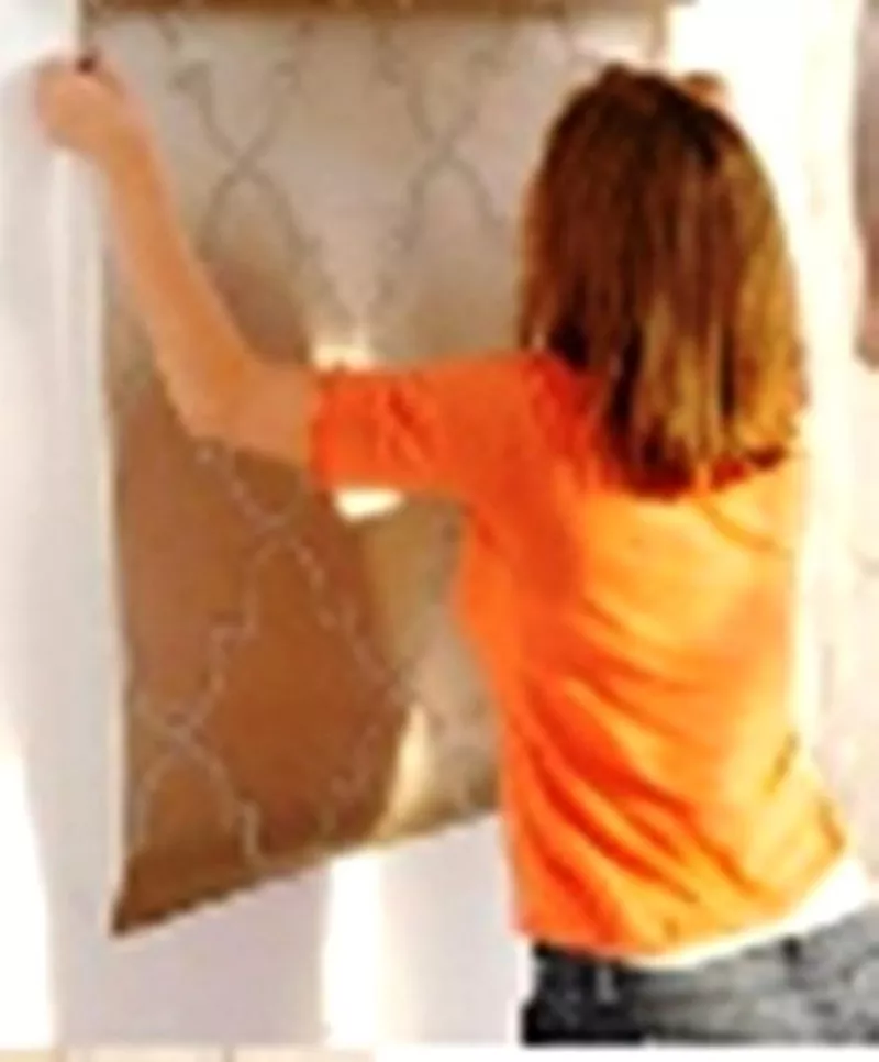 Приватний майстер поклеїть шпалери у Києві