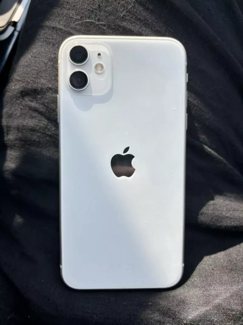 Продам iPhone 11 64GB у гарному стані — лише 7000 грн 3