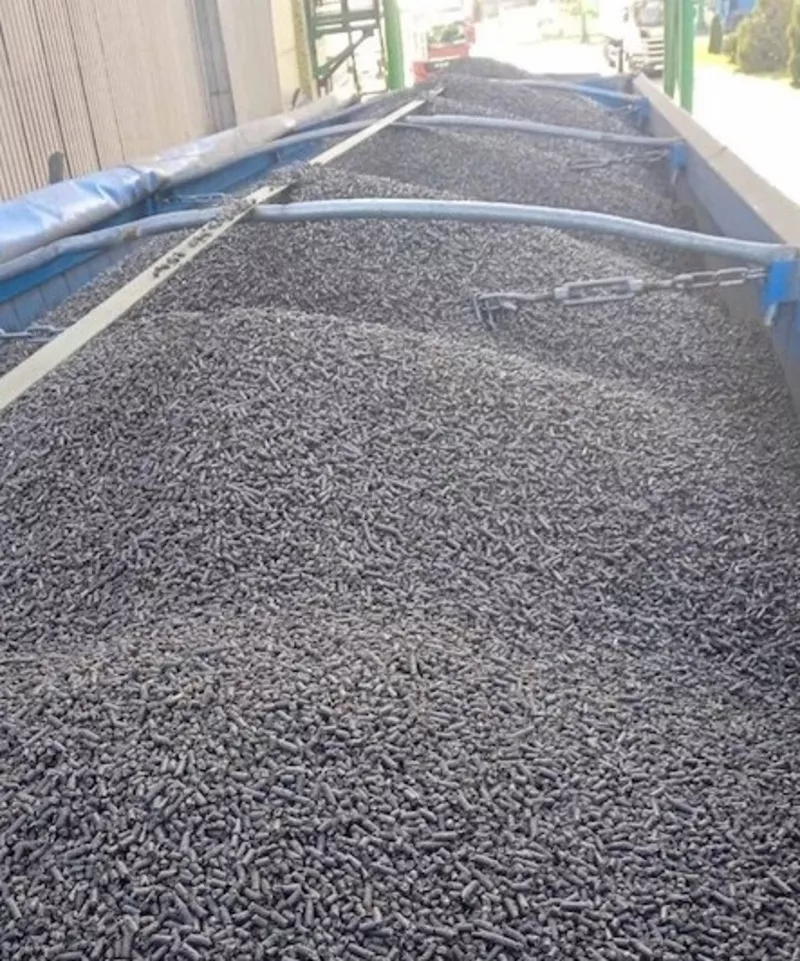 Пелети з лушпиння та дерева для підприємств.