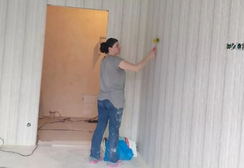 Поклею шпалери професійно 