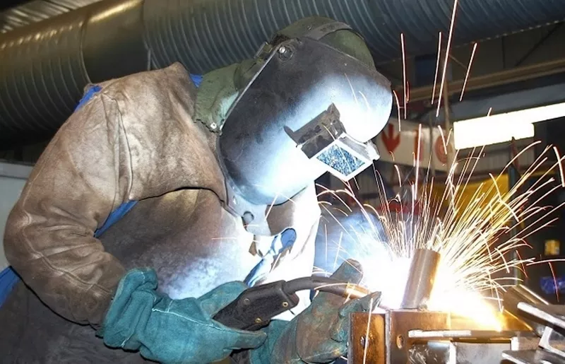 Услуги сварщика,  сварочные работы,  сварка полуавтоматом.