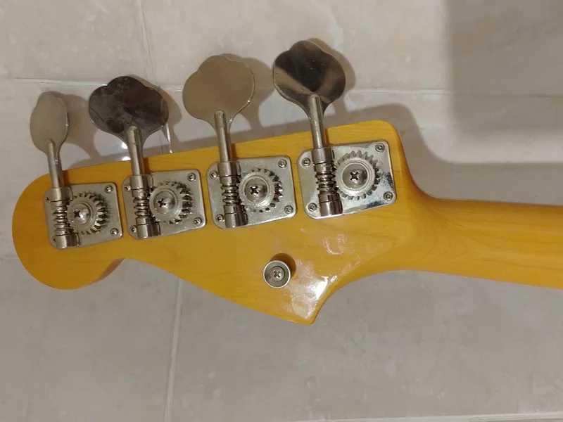 FENDER Jazz Bass, модель JB -62', сделано в Японии в 1997-2000 году