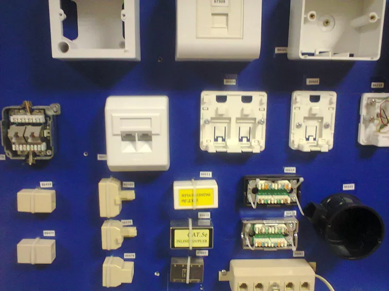 Пасивне мережеве обладнання: кабелі, патч-панелі, шафи, стійки та комп 5