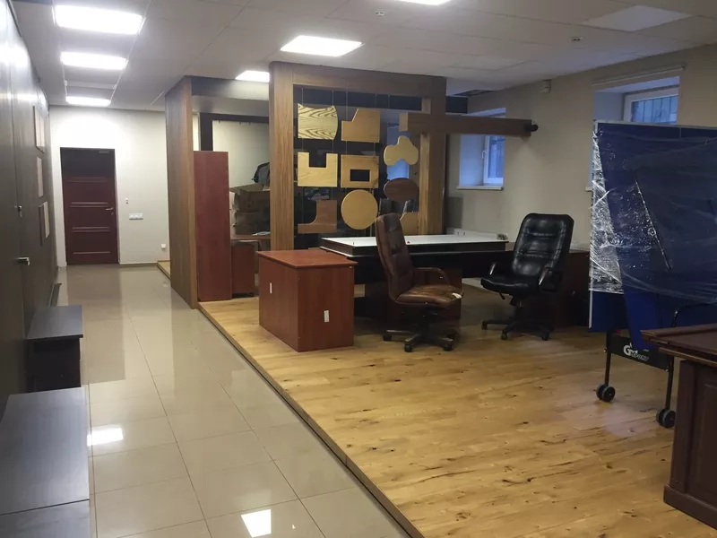 Оренда 2-х кімнат площею 100, 1 м2 цокольного поверху офісного приміщен