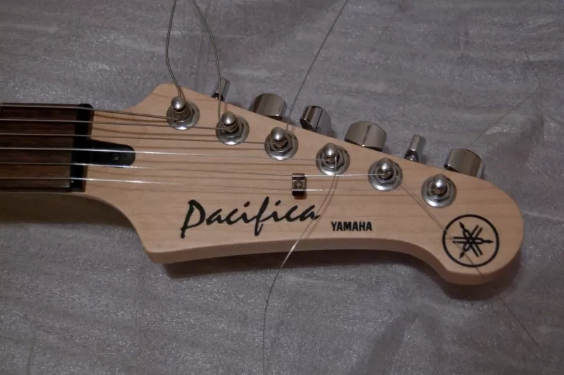 Продам электрогитару Yamaha Pacifica 112V 4